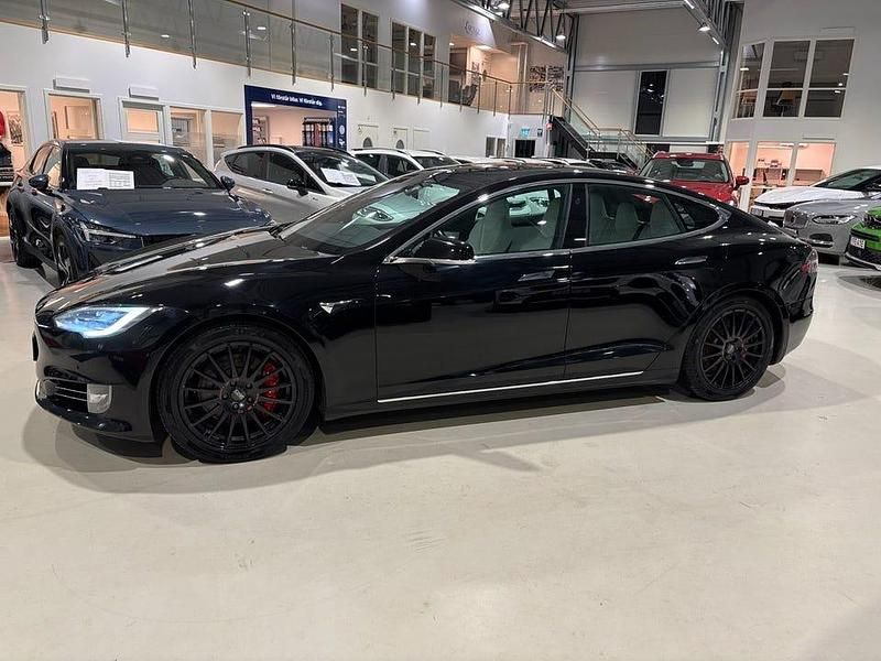 Begagnad Tesla Model S Performance 580 kW (789 HK) 2019 Svart Halvkombi