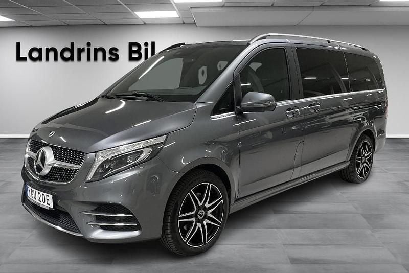 Grå Begagnad 2022 Mercedes V300 AMG line Minibuss | 699 900 kr (Marknadspris) - Bild 1/4