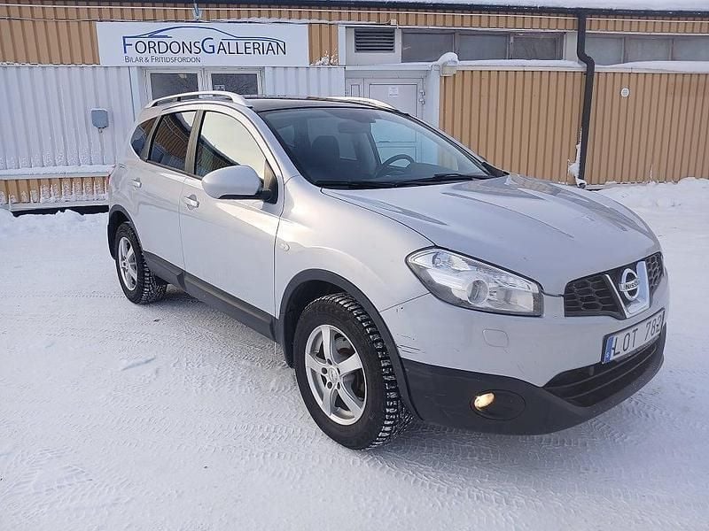 Begagnad Nissan Qashqai +2 110 HK (80 kW) 2011 Silver SUV