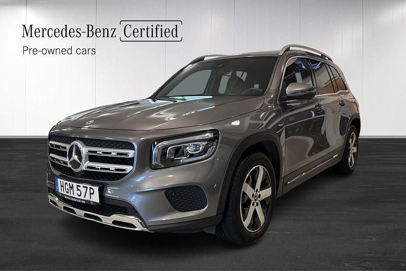 Mörkgrå (grey) Begagnad 2022 Mercedes GLB200 SUV | 369 900 kr (Marknadspris) - Bild 1/4