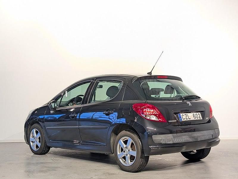 Begagnad Peugeot 207 68 HK (50 kW) 2010 Svart Halvkombi