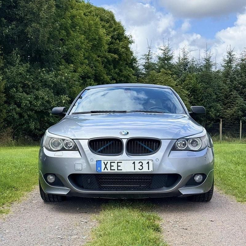 Grå Begagnad 2006 BMW 525 M Sport Sedan | 78 000 kr (Dyr) - Bild 1/4