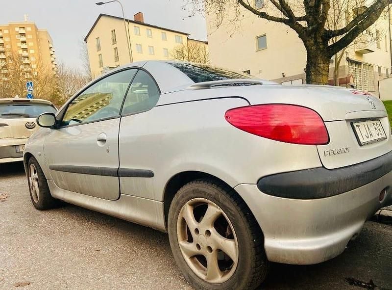 Begagnad Peugeot 206 CC 109 HK (80 kW) 2002 Cab