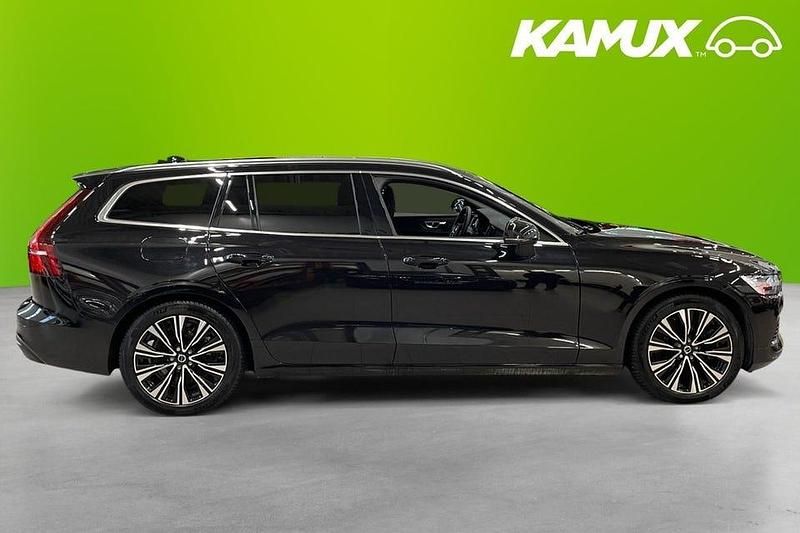 Begagnad Volvo V60 Core 350 HK (257 kW) 2023 Svart Kombi