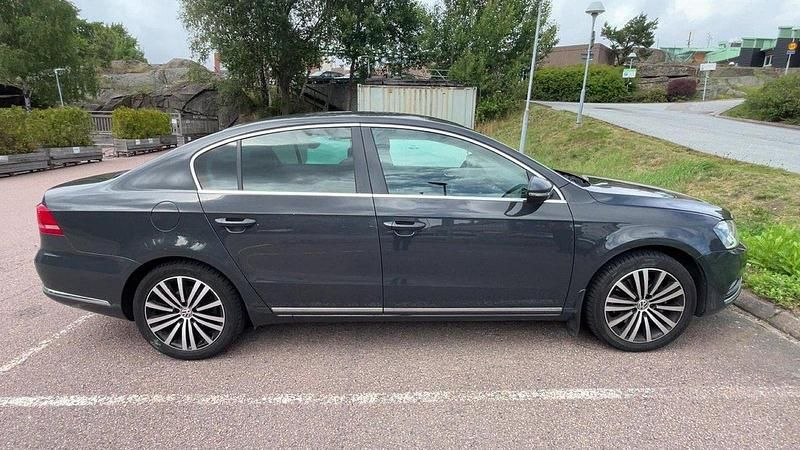 Grå Begagnad 2011 VW Passat Sedan | 64 000 kr (Marknadspris) - Bild 1/4