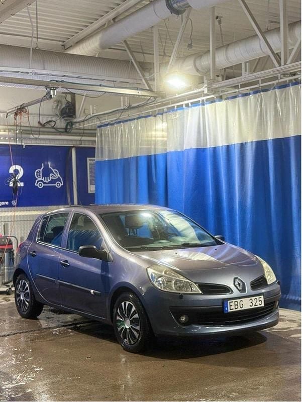 Blå Begagnad 2008 Renault Clio R.S. Halvkombi | 23 500 kr (Bra pris) - Bild 1/3