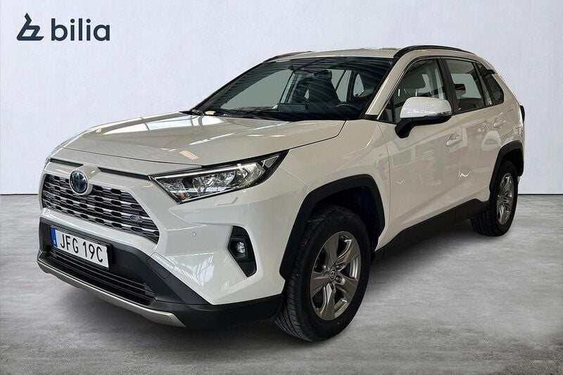 Vit Begagnad 2022 Toyota RAV4 Hybrid Active SUV | 369 900 kr (Bra pris) - Bild 1/3