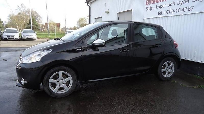 Begagnad Peugeot 208 82 HK (60 kW) 2013 Svart Halvkombi