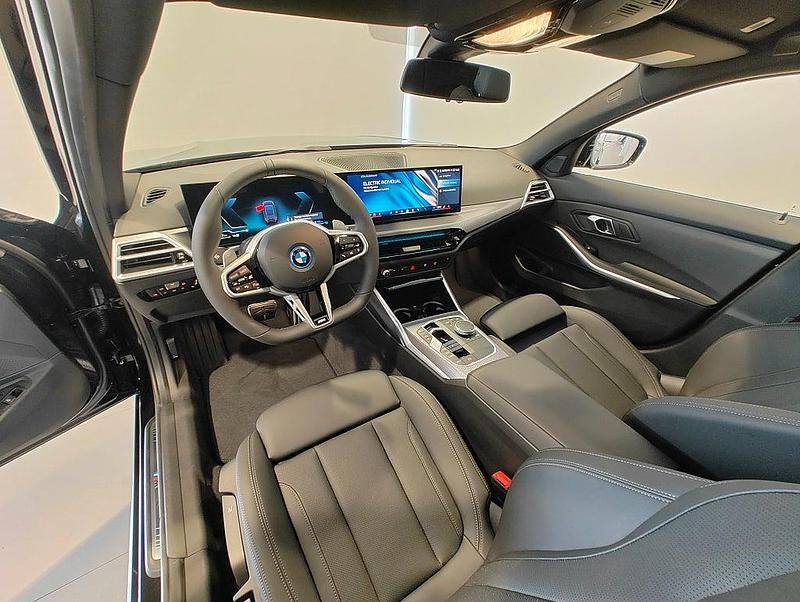 Ny BMW 330e M Sport 293 HK (215 kW) 2025 Svart Kombi