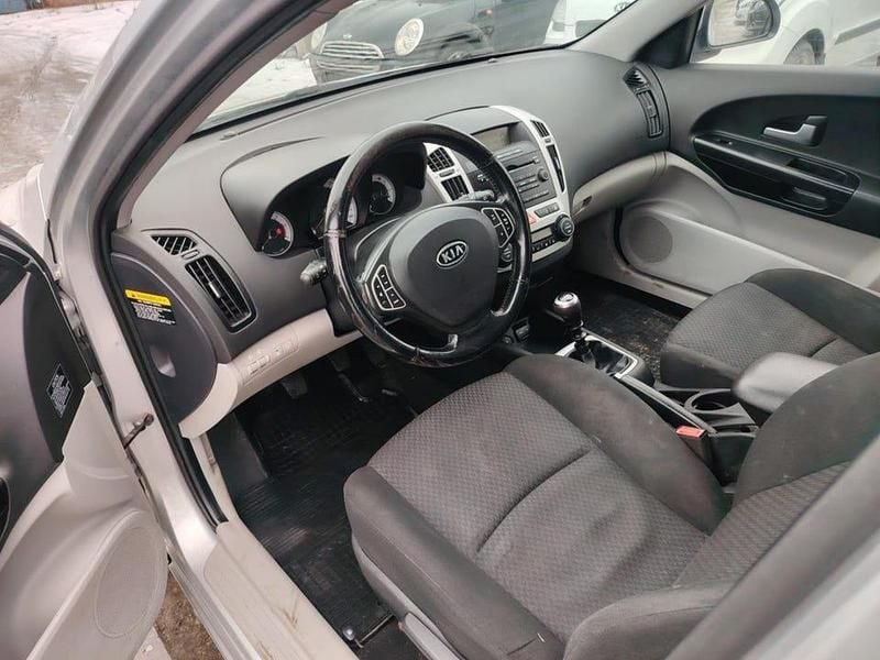 Begagnad Kia Ceed Sportswagon EX 116 HK (85 kW) 2008 Silver Kombi