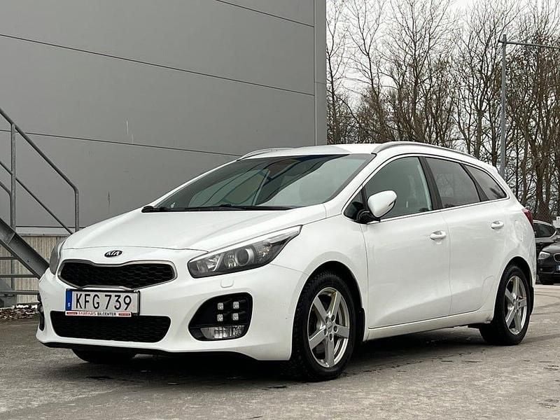 Vit Begagnad 2016 Kia Ceed Sportswagon GT-Line Kombi | 124 900 kr (Marknadspris) - Bild 1/4