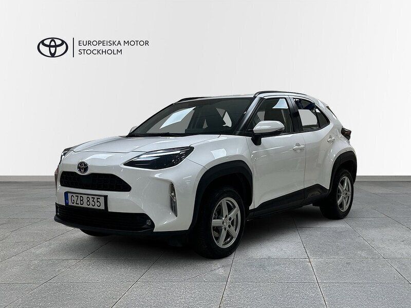 Vit Begagnad 2023 Toyota Yaris Cross Active SUV | 274 900 kr (Marknadspris) - Bild 1/4