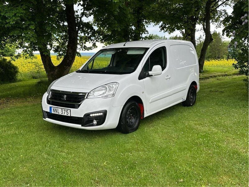 Vit Begagnad 2015 Peugeot Partner Minibuss | 37 000 kr (Bra pris) - Bild 1/4
