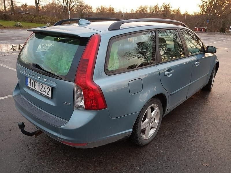 Ljusblå metallic Begagnad 2009 Volvo V50 Kombi | 23 000 kr (Superpris) - Bild 1/2