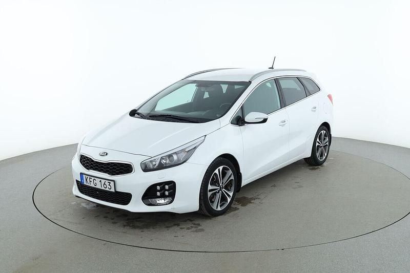 Vit Begagnad 2016 Kia Ceed GT-Line Halvkombi | 157 000 kr (Marknadspris) - Bild 1/3