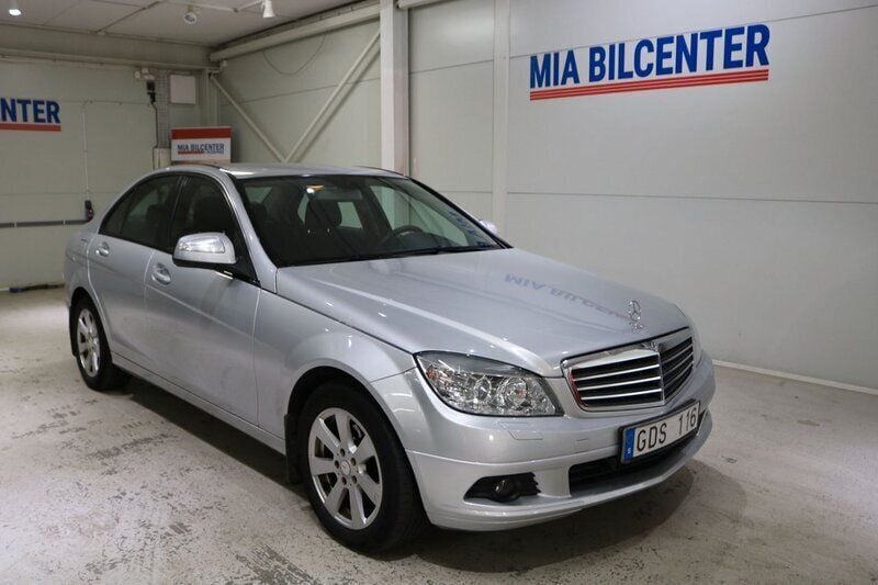 Silver Begagnad 2007 Mercedes C180 Sedan | 79 000 kr (Marknadspris) - Bild 1/3