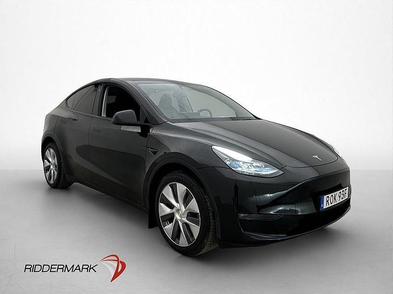 Begagnad Tesla Model Y Long Range AWD 378 kW (514 HK) 2023 Svart SUV