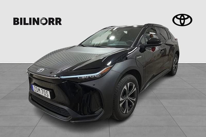 Svart Begagnad 2023 Toyota bZ4X Style SUV | 394 900 kr (Bra pris) - Bild 1/4