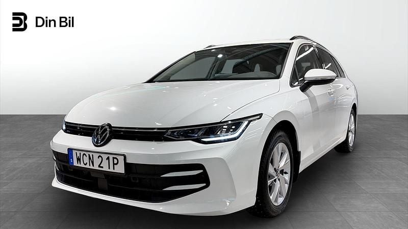 Pure white Begagnad 2025 VW Golf VIII Life Kombi | 299 900 kr (Marknadspris) - Bild 1/1
