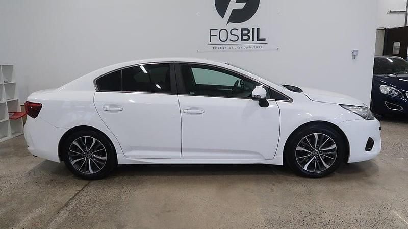 Begagnad Toyota Avensis Active 143 HK (105 kW) 2016 Vit Sedan