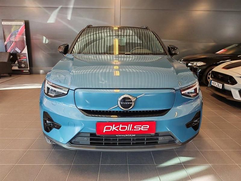 Begagnad Volvo XC40 Plus 185 kW (252 HK) 2023 Blå SUV