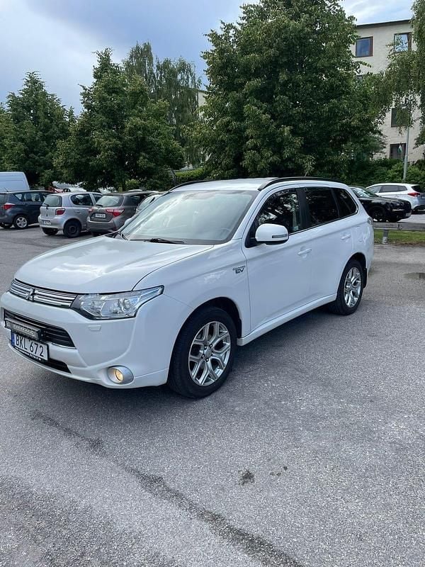 Begagnad Mitsubishi Outlander 203 HK (149 kW) 2014 SUV