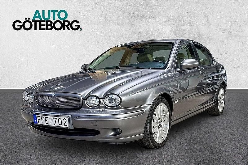 Grå metallic Begagnad 2007 Jaguar X-type Sedan | 64 900 kr (Marknadspris) - Bild 1/3