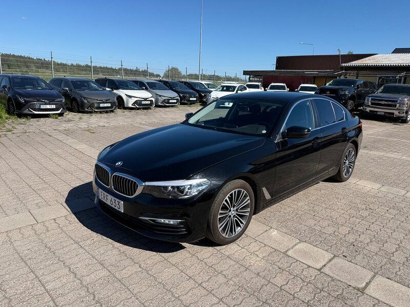 Svart Begagnad 2017 BMW 520 Sport Line Sedan | 259 800 kr (Superpris) - Bild 1/4