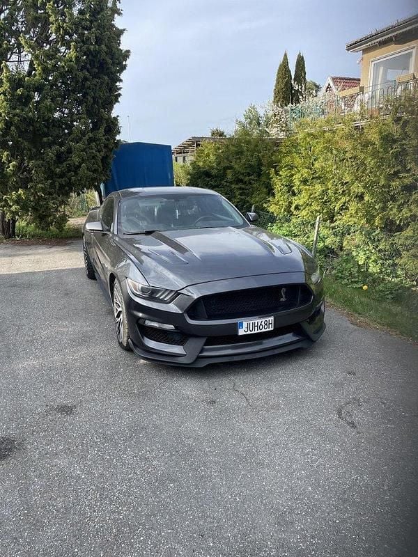 Grå Begagnad 2015 Ford Mustang GT Sportkupé | 300 000 kr (Superpris) - Bild 1/4