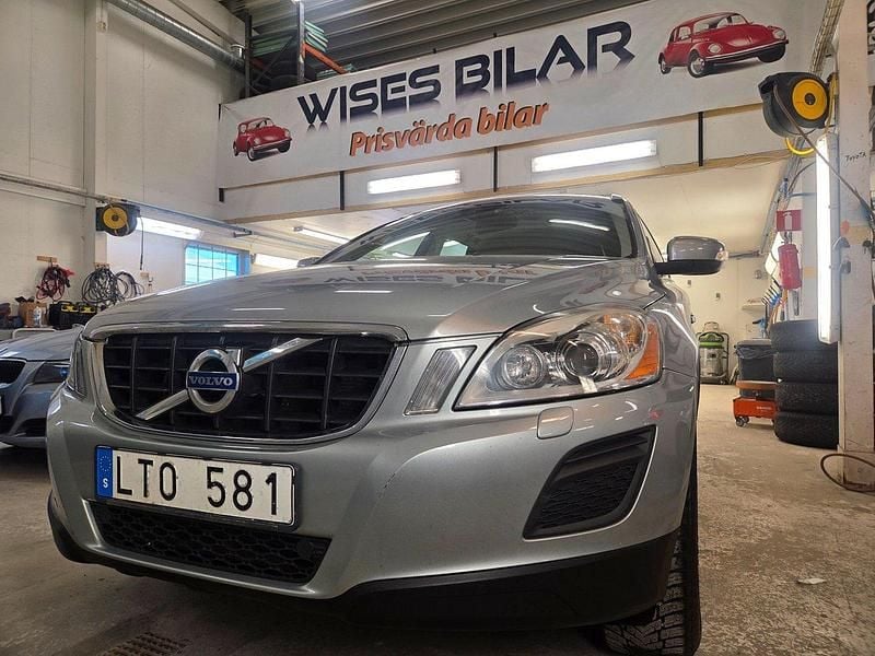 Silver Begagnad 2011 Volvo XC60 Summum SUV | 109 900 kr (Bra pris) - Bild 1/4