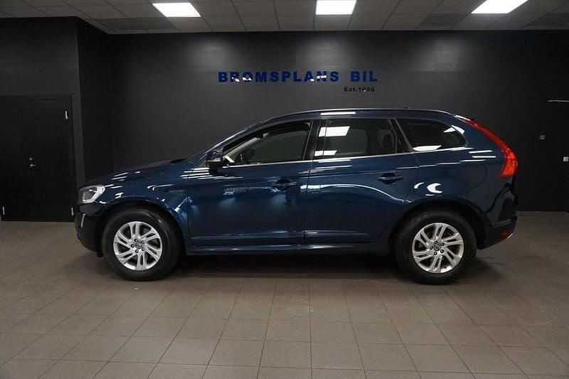 Blå (blåmetallic) Begagnad 2015 Volvo XC60 Momentum SUV | 129 500 kr (Bra pris) - Bild 1/4