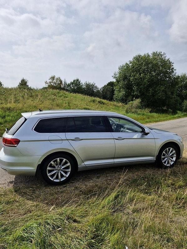 Silver Begagnad 2015 VW Passat Kombi | 118 000 kr (Superpris) - Bild 1/4