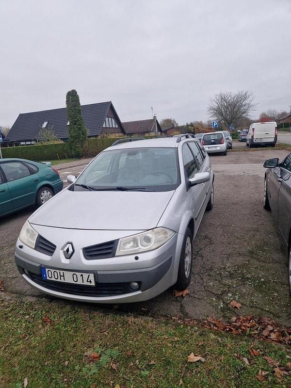 Grå Begagnad 2007 Renault Mégane GrandTour Kombi | 23 900 kr (Marknadspris) - Bild 1/3