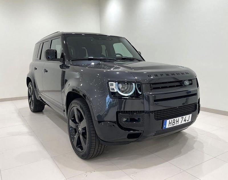 Grå Begagnad 2024 Land Rover Defender SE Dynamic SUV | 1 269 900 kr - Bild 1/4