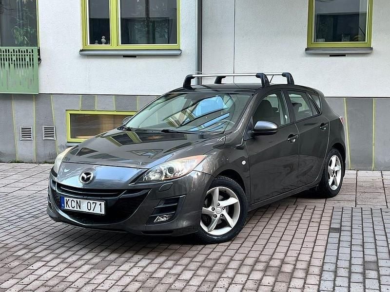 Grå Begagnad 2009 Mazda 3 Inclusive Halvkombi | 39 900 kr (Bra pris) - Bild 1/4