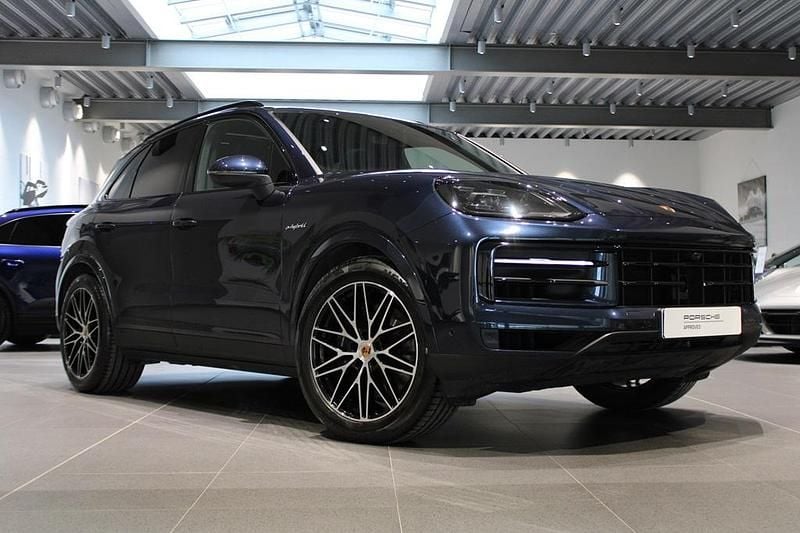 Blå Begagnad 2025 Porsche Cayenne SUV | 1 095 000 kr - Bild 1/4