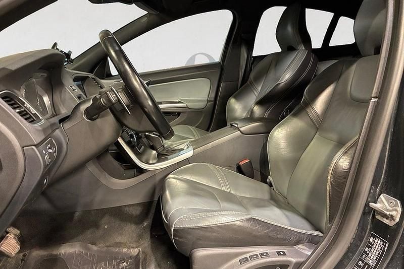 Begagnad Volvo S60 Summum 215 HK (158 kW) 2013 Grå Sedan