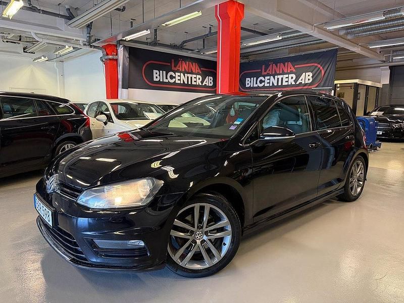 Svart Begagnad 2014 VW Golf VII R-line Halvkombi | 119 900 kr (Dyr) - Bild 1/4