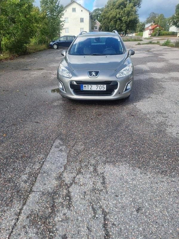 Grå Begagnad 2012 Peugeot 308 Kombi | 30 000 kr (Bra pris) - Bild 1/4