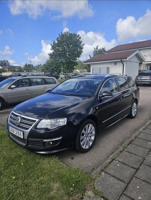 Svart Begagnad 2010 VW Passat Sportline Kombi | 45 000 kr (Marknadspris) - Bild 1/4