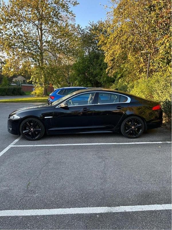 Svart Begagnad 2014 Jaguar XF Sedan | 120 000 kr (Marknadspris) - Bild 1/4