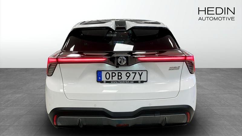 Begagnad MG MG4 EV Luxury 150 kW (204 HK) 2022 Vit Halvkombi