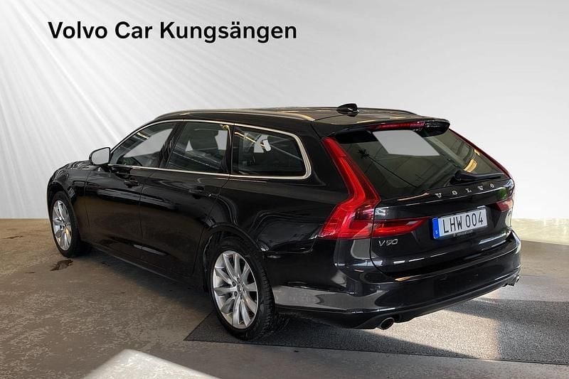 Begagnad Volvo V90 Momentum 192 HK (141 kW) 2019 Blå Kombi