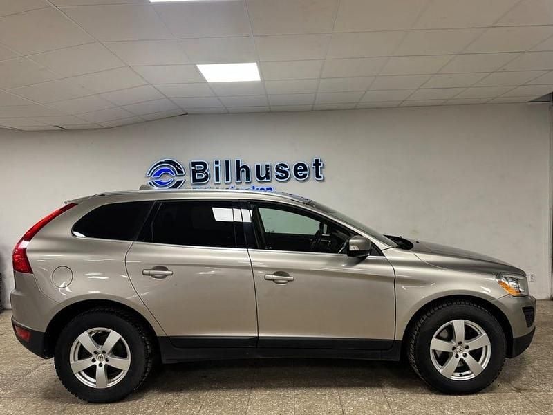 Begagnad Volvo XC60 Summum 215 HK (158 kW) 2012 Brun SUV