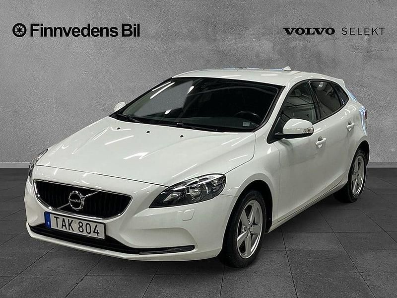 Vit Begagnad 2018 Volvo V40 Business Edition Halvkombi | 179 000 kr (Marknadspris) - Bild 1/4