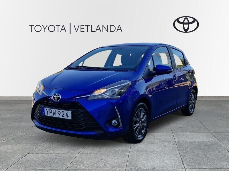 Blå Begagnad 2017 Toyota Yaris Active Halvkombi | 125 000 kr (Marknadspris) - Bild 1/3