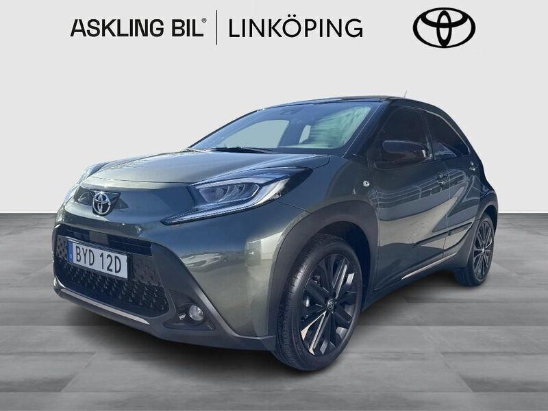 Grön Begagnad 2023 Toyota Aygo Pulse Halvkombi | 225 000 kr (Dyr) - Bild 1/3