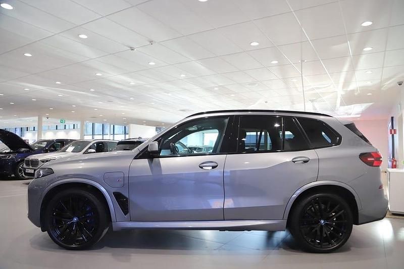 Begagnad BMW X5 M Sport 496 HK (364 kW) 2024 Grå SUV