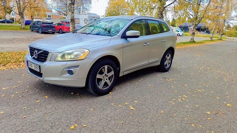 Grå Begagnad 2009 Volvo XC60 Summum SUV | 67 000 kr (Marknadspris) - Bild 1/4