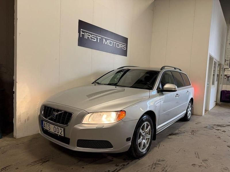 Begagnad Volvo V70 Kinetic 146 HK (107 kW) 2008 Ljusgrå Kombi